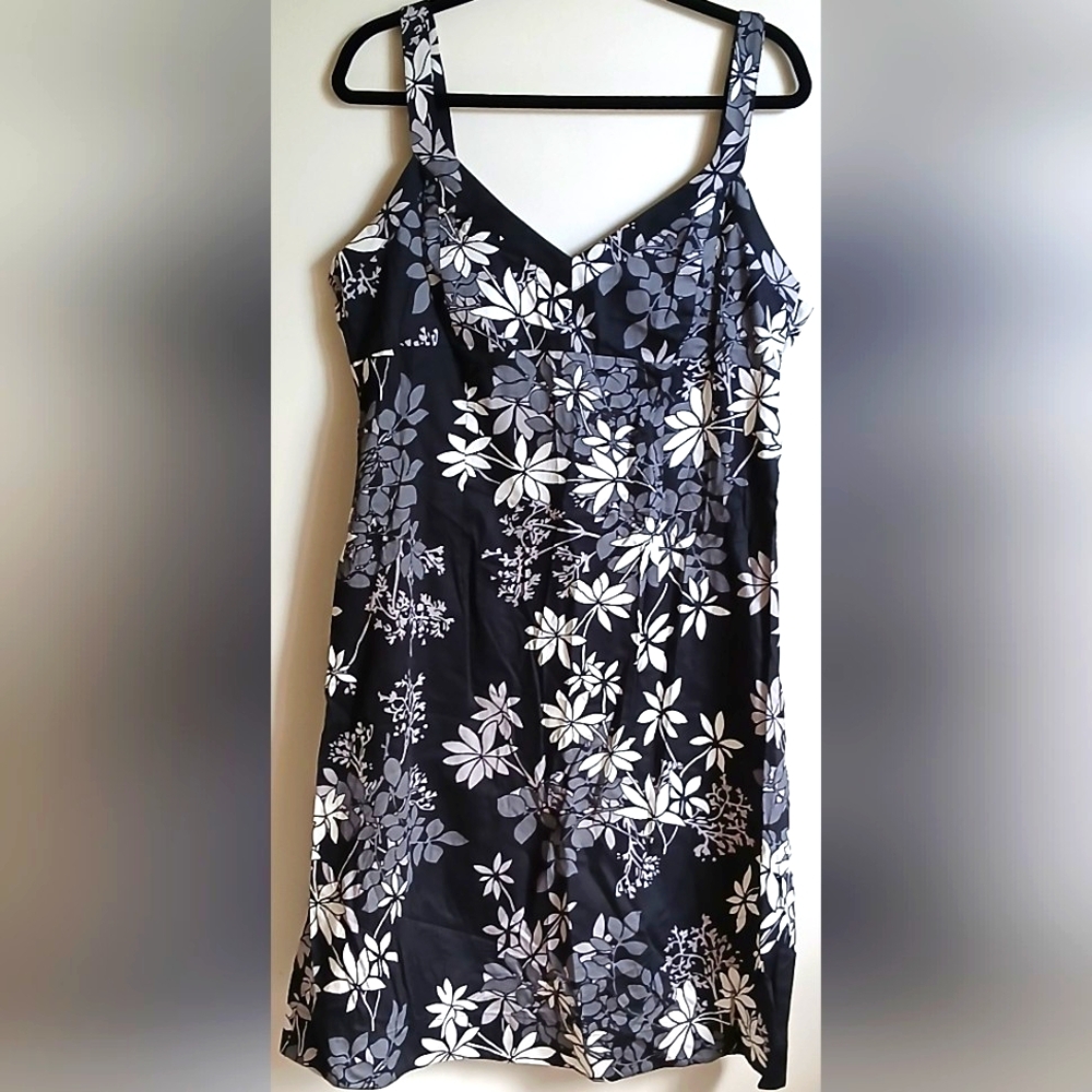 New York & Company Black and White Sleeveless Sundress Size 18